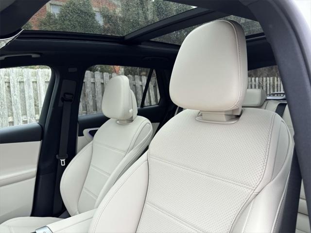 new 2025 Mercedes-Benz GLC 300 car