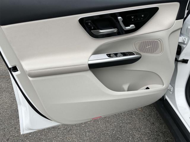 new 2025 Mercedes-Benz GLC 300 car