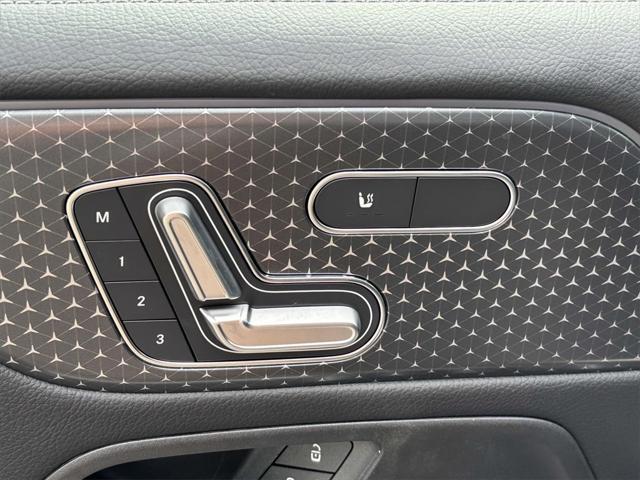 new 2025 Mercedes-Benz GLB 250 car