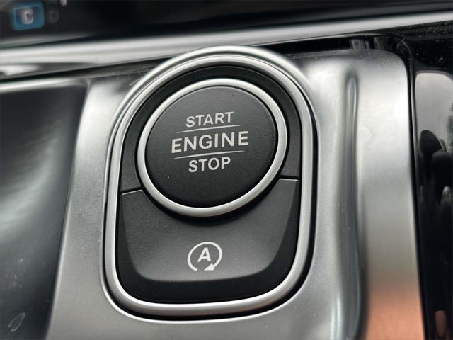 new 2025 Mercedes-Benz GLB 250 car