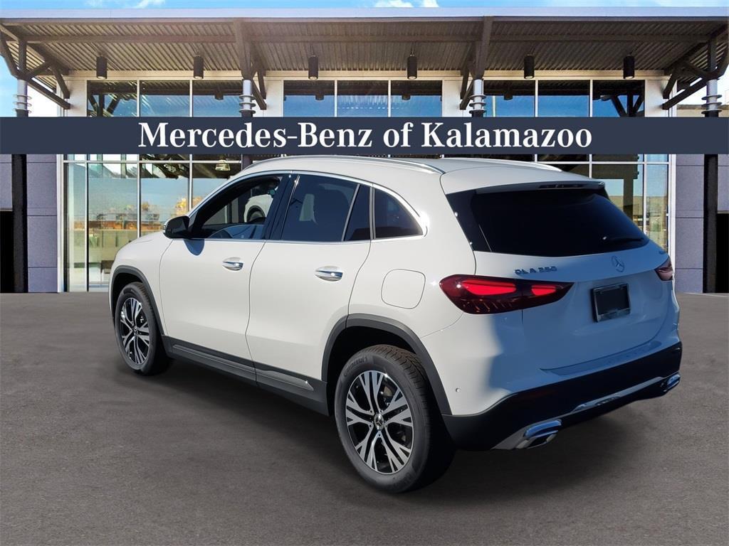 new 2025 Mercedes-Benz GLA 250 car, priced at $47,295