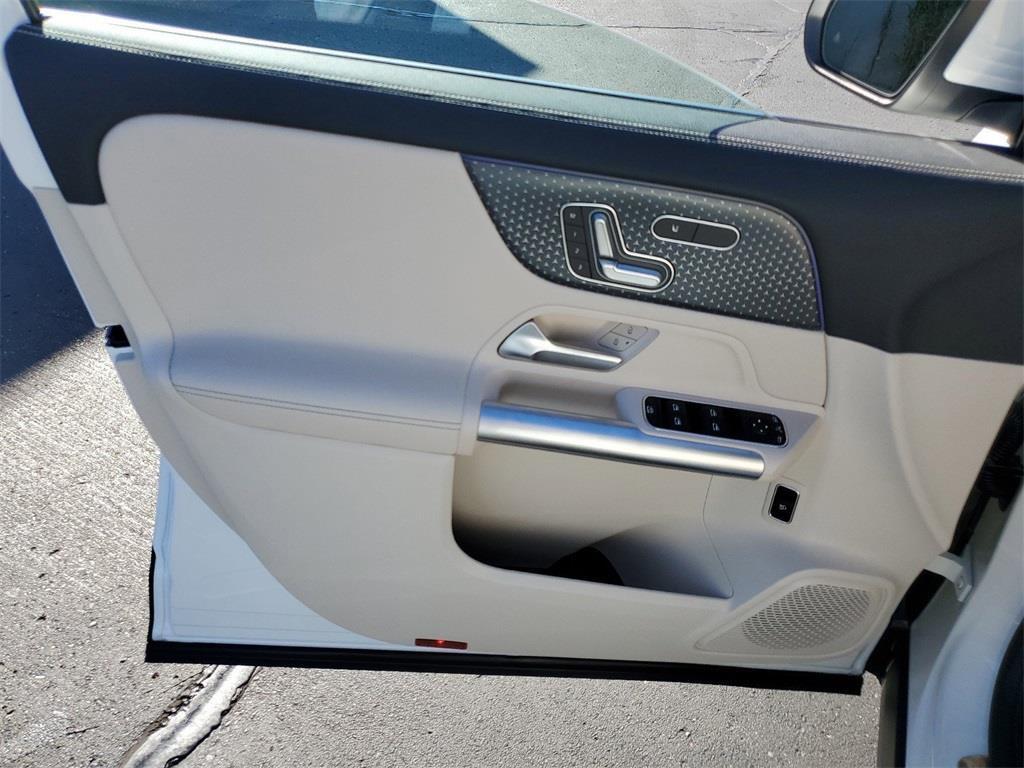 new 2025 Mercedes-Benz GLA 250 car, priced at $47,295