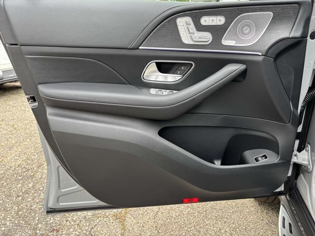 new 2025 Mercedes-Benz GLS 580 car
