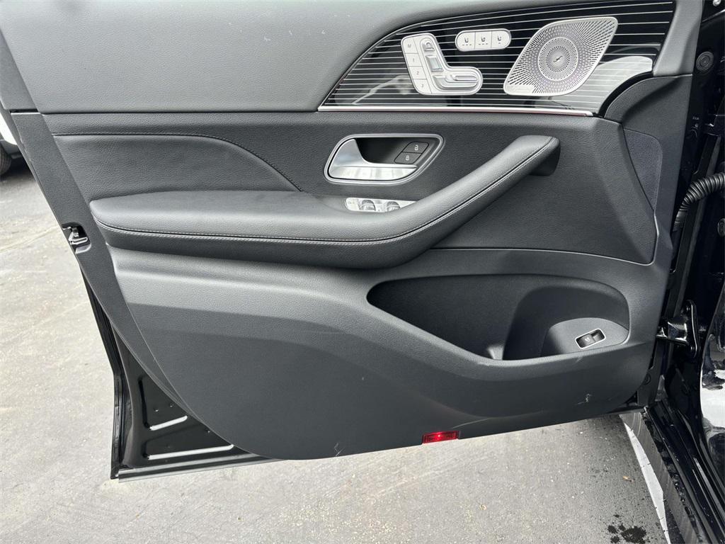 new 2025 Mercedes-Benz GLS 450 car, priced at $102,250