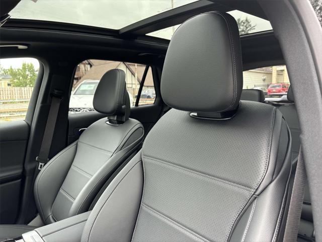 new 2025 Mercedes-Benz GLC 300 car, priced at $54,470