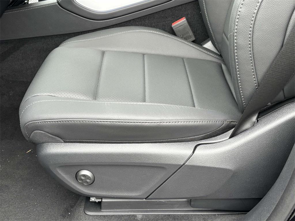 new 2025 Mercedes-Benz GLE 350 car, priced at $70,940