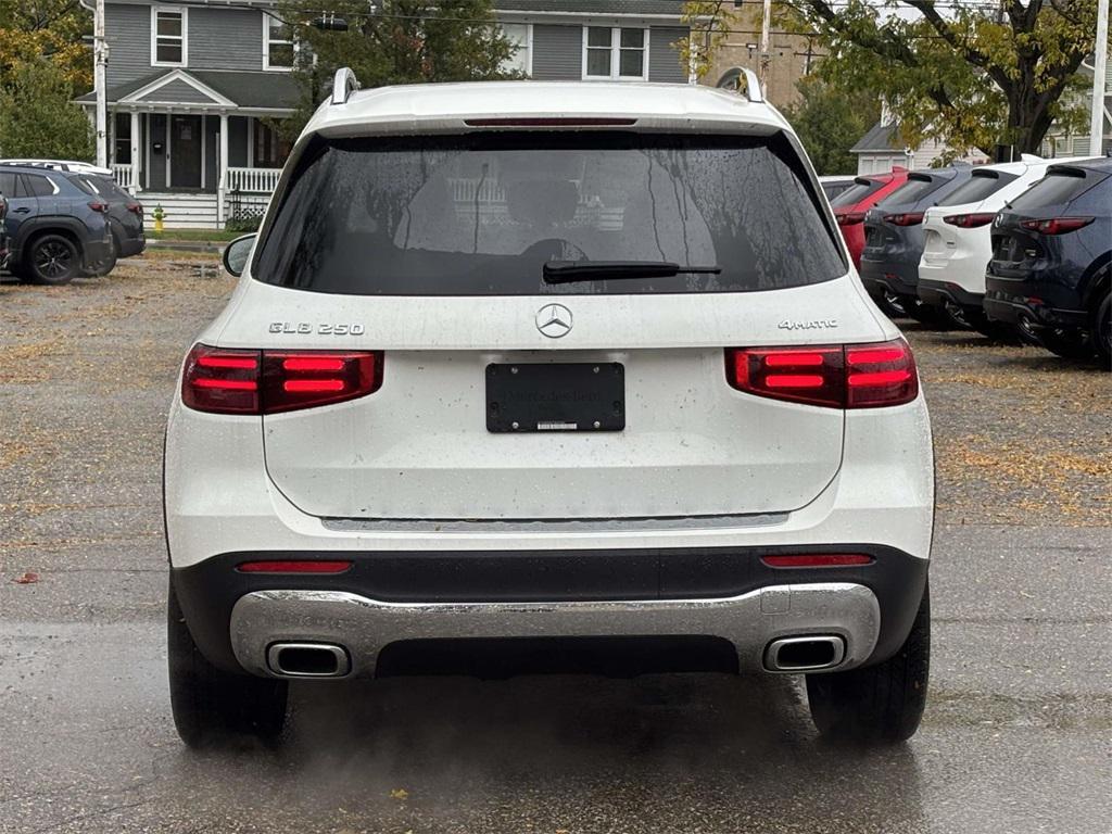 new 2026 Mercedes-Benz GLB 250 car