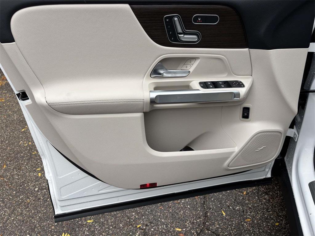 new 2026 Mercedes-Benz GLB 250 car