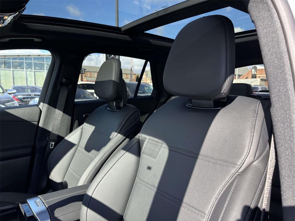 new 2026 Mercedes-Benz GLC 300 car