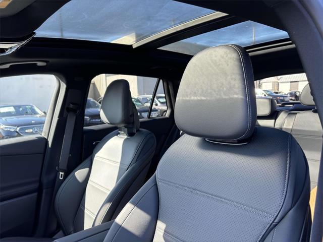 new 2025 Mercedes-Benz GLC 300 car