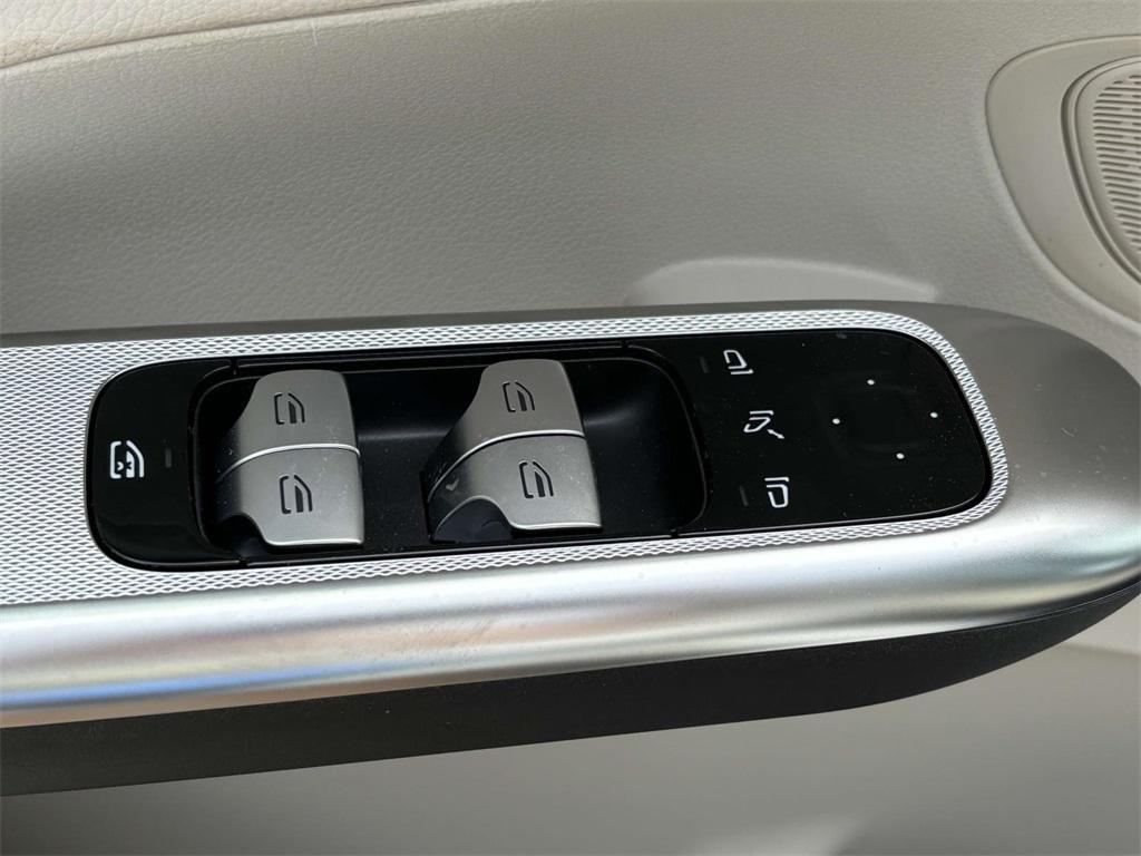 new 2025 Mercedes-Benz GLC 300 car, priced at $54,920