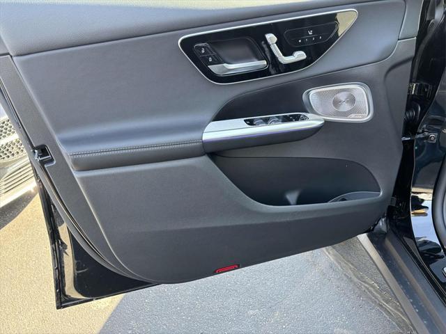 new 2025 Mercedes-Benz GLC 300 car