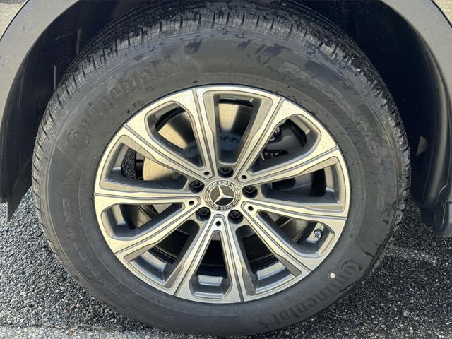 new 2025 Mercedes-Benz GLC 300 car