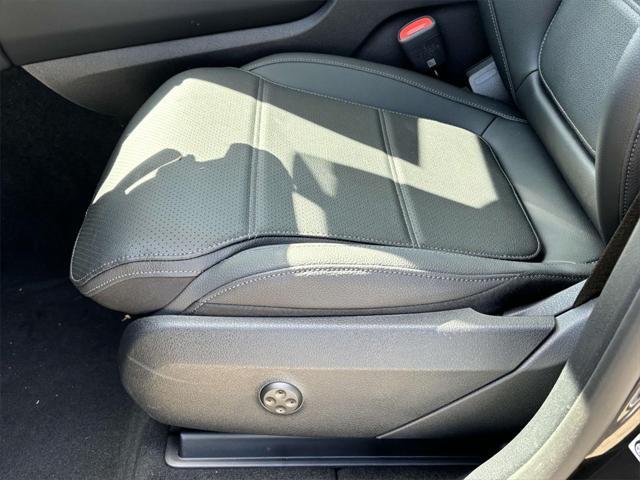 new 2025 Mercedes-Benz GLC 300 car