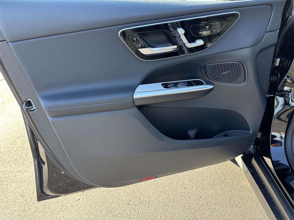 new 2026 Mercedes-Benz GLC 300 car