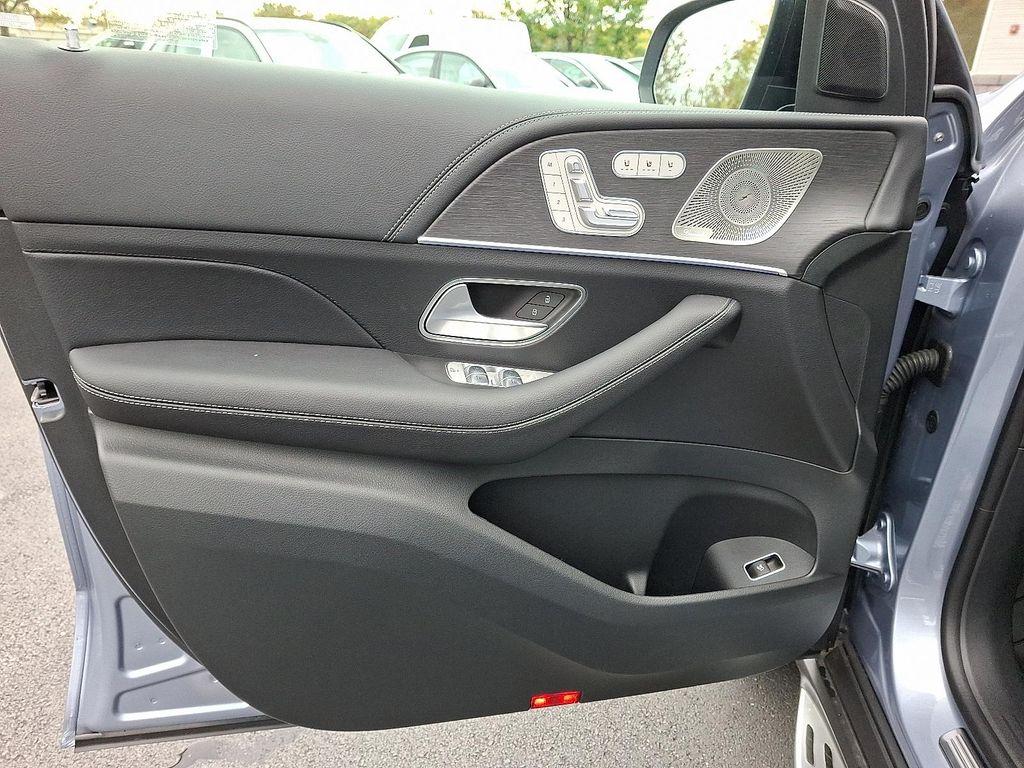 new 2025 Mercedes-Benz GLE 450 car, priced at $100,585