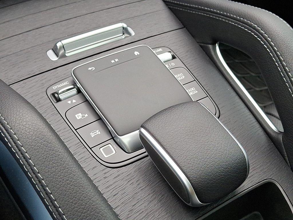 new 2025 Mercedes-Benz GLE 450 car, priced at $100,585