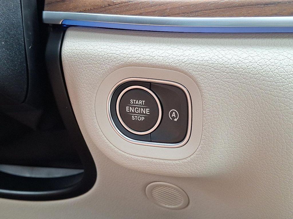 new 2025 Mercedes-Benz GLE 450 car, priced at $73,745