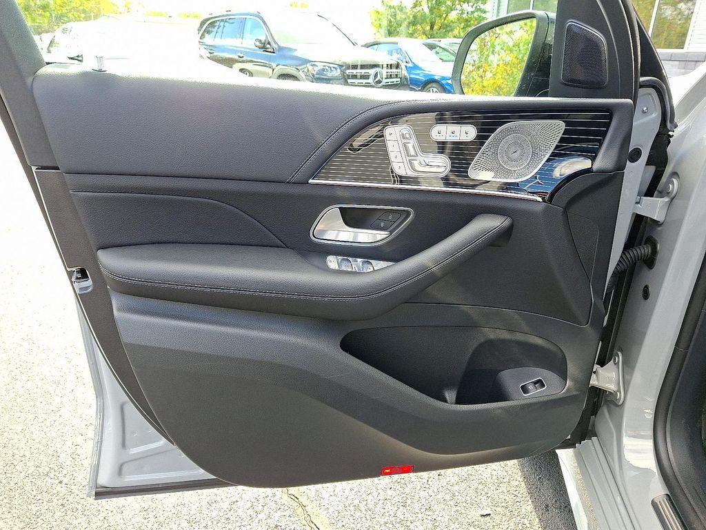 new 2025 Mercedes-Benz GLE 580 car, priced at $105,660