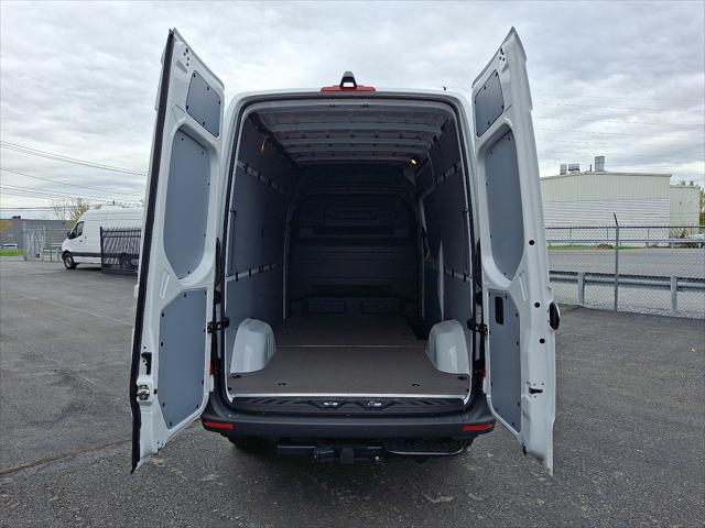 new 2025 Mercedes-Benz Sprinter 2500 car