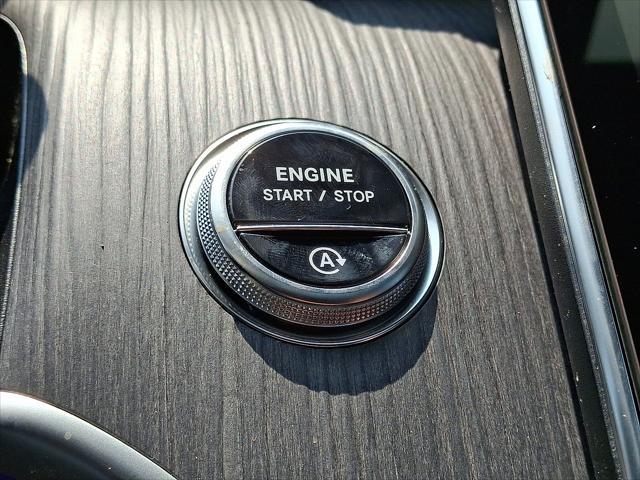 new 2025 Mercedes-Benz GLC 300 car