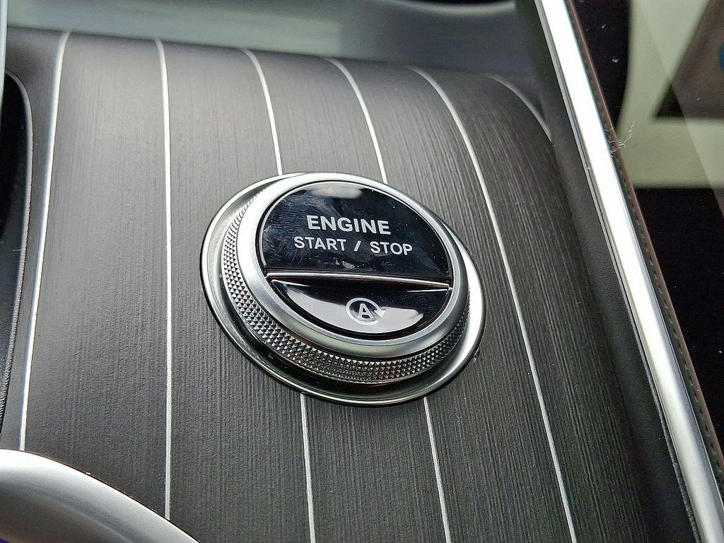 new 2025 Mercedes-Benz GLC 300 car, priced at $67,875