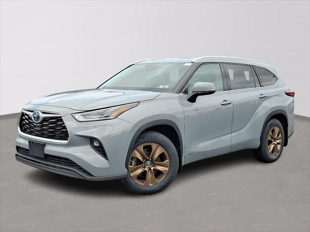used 2022 Toyota Highlander Hybrid car, priced at $40,297