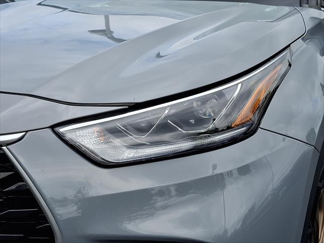 used 2022 Toyota Highlander Hybrid car, priced at $40,297