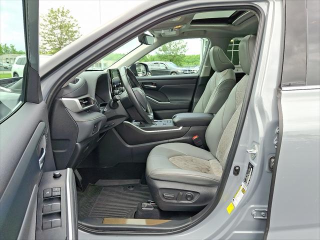 used 2022 Toyota Highlander Hybrid car, priced at $40,297