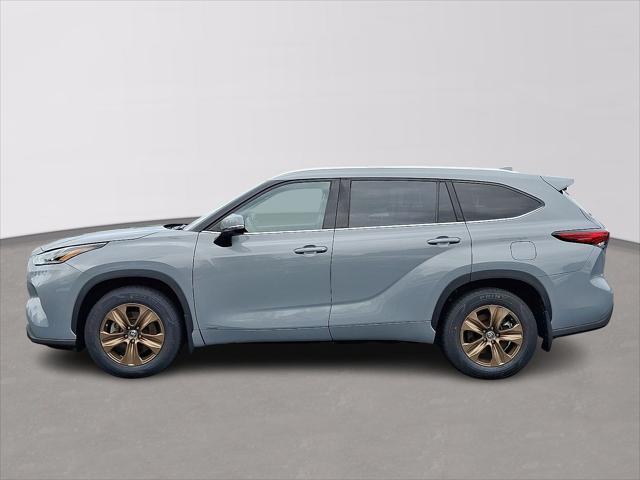 used 2022 Toyota Highlander Hybrid car, priced at $40,297