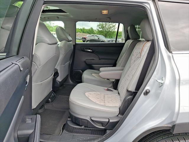 used 2022 Toyota Highlander Hybrid car, priced at $40,297
