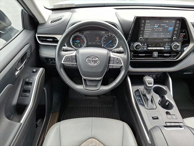 used 2022 Toyota Highlander Hybrid car, priced at $40,297