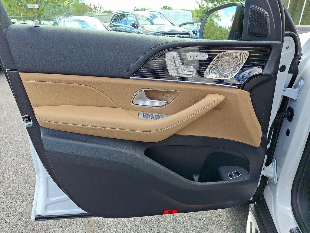 new 2026 Mercedes-Benz GLS 580 car, priced at $125,205