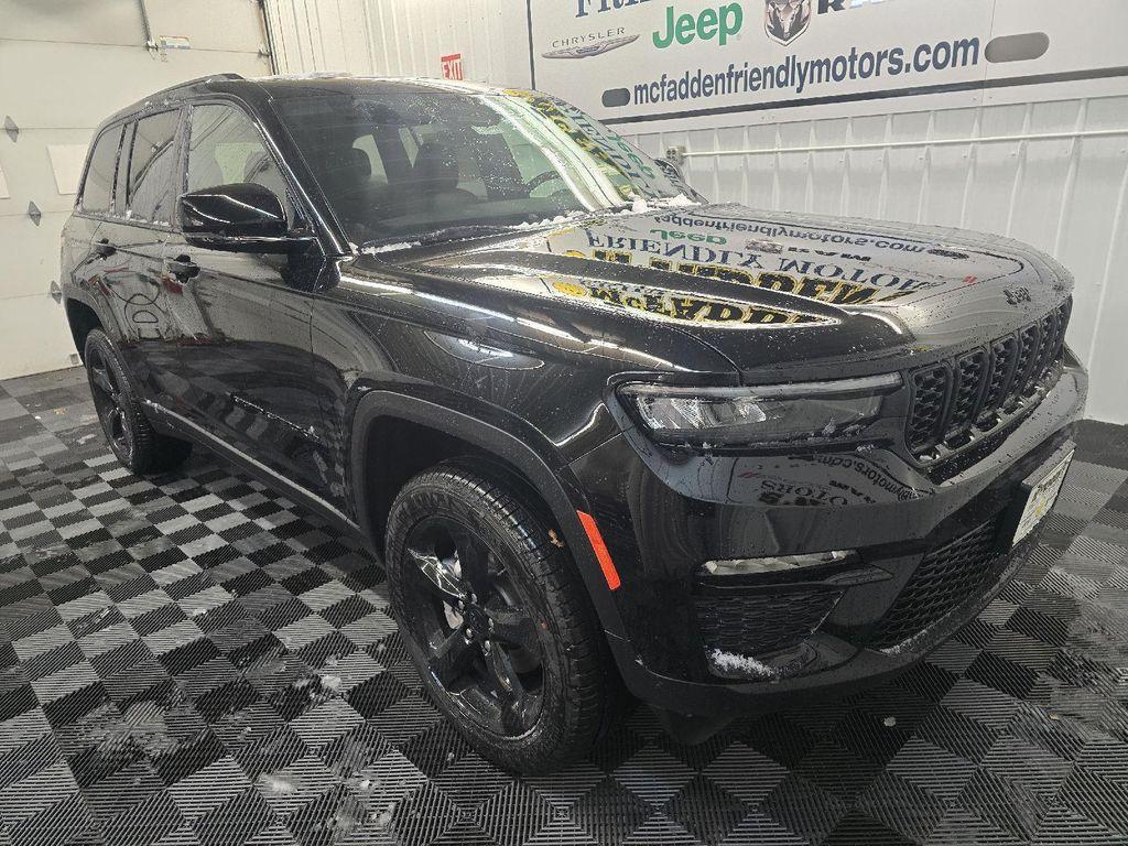 new 2025 Jeep Grand Cherokee car, priced at $49,643