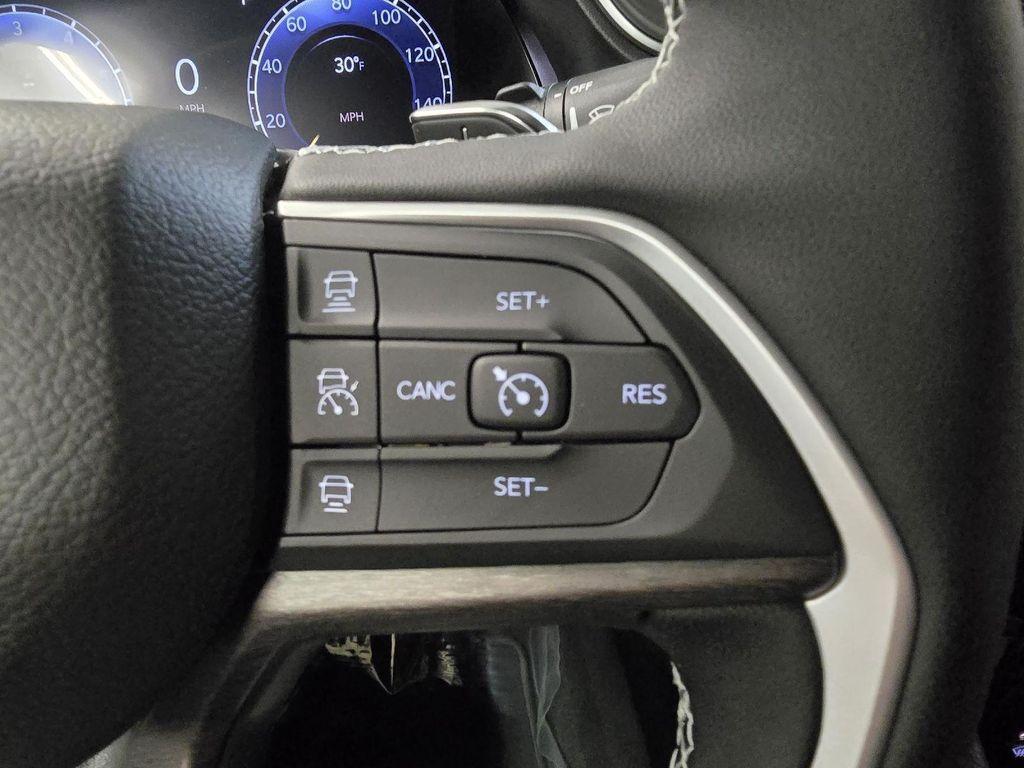 new 2025 Jeep Grand Cherokee car, priced at $49,643