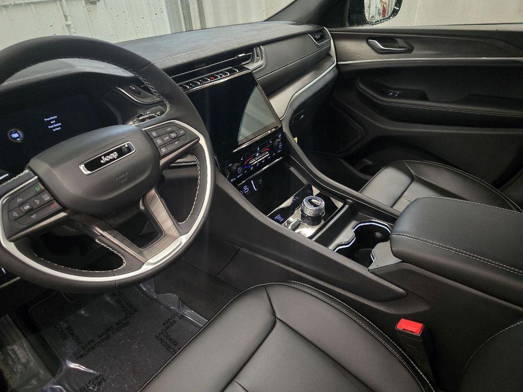 new 2025 Jeep Grand Cherokee car, priced at $49,643