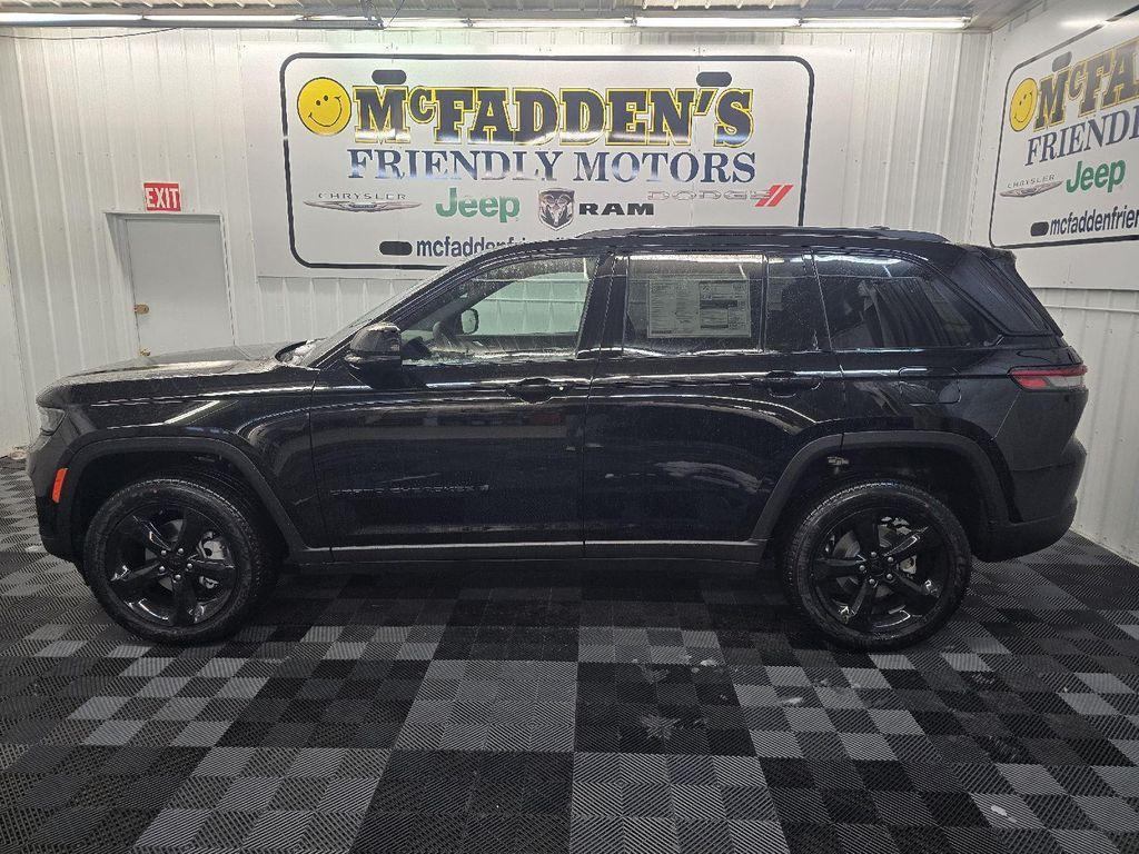 new 2025 Jeep Grand Cherokee car, priced at $49,643