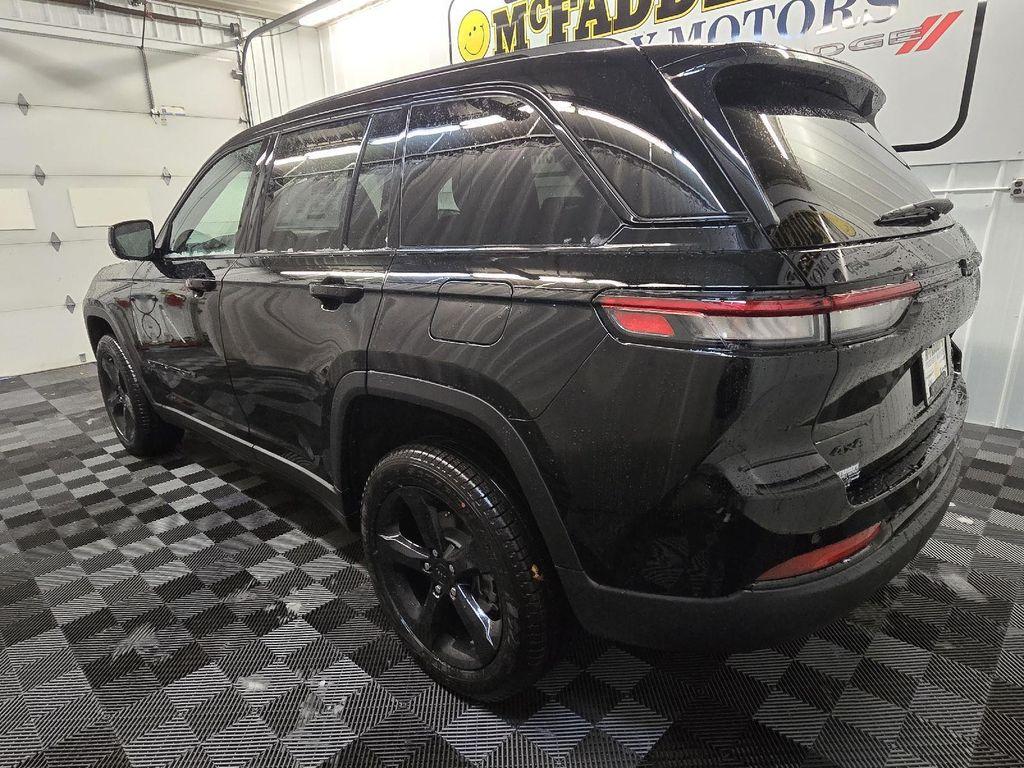 new 2025 Jeep Grand Cherokee car, priced at $49,643