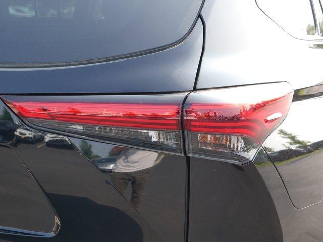 used 2022 Toyota Highlander car, priced at $42,988