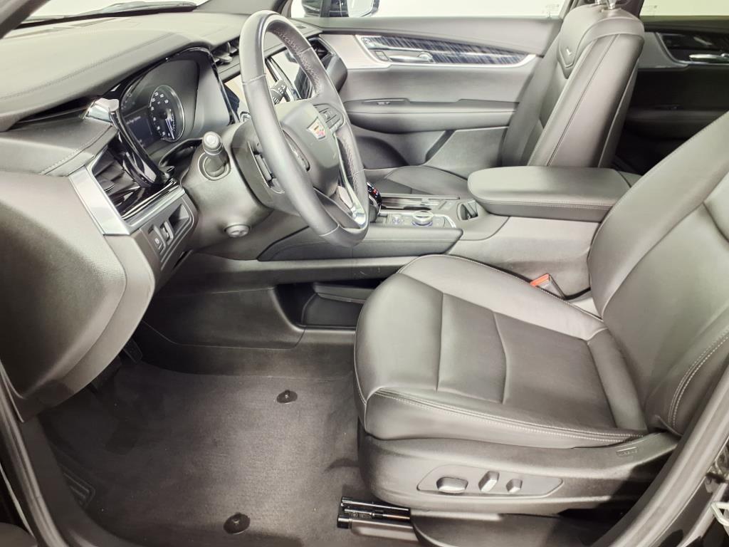 used 2024 Cadillac XT6 car, priced at $41,051