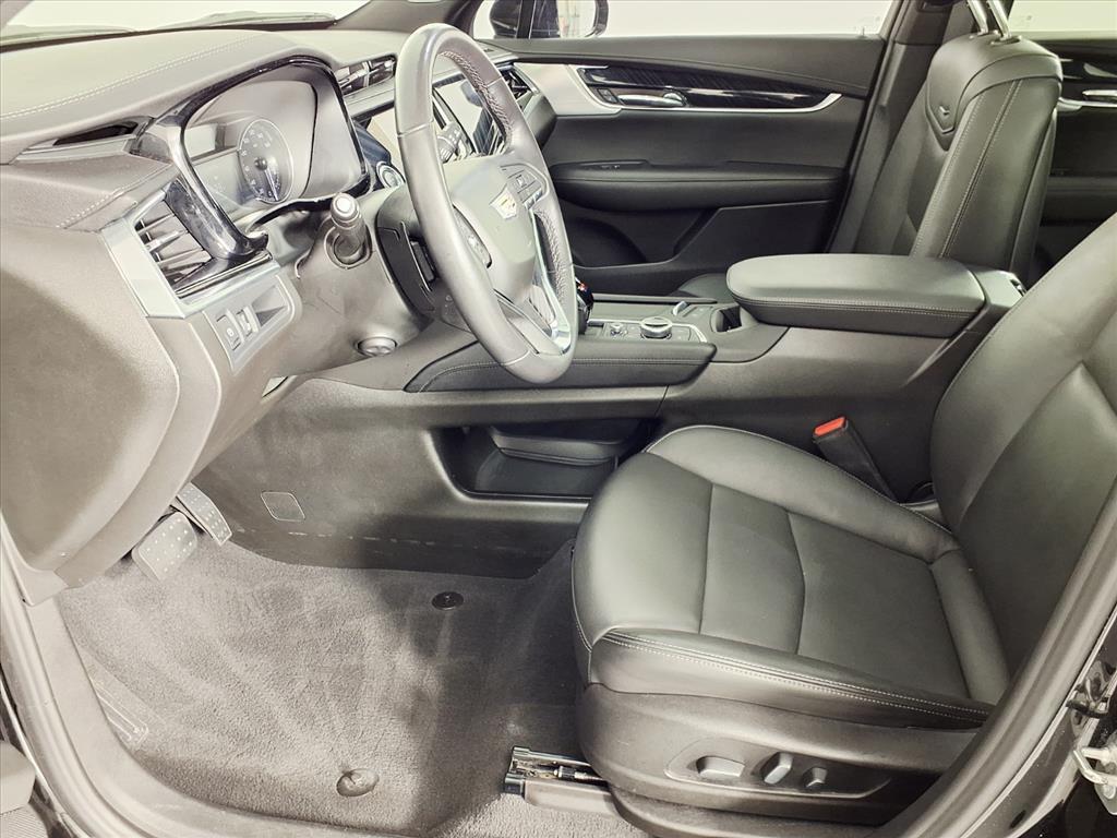 used 2025 Cadillac XT6 car, priced at $34,995