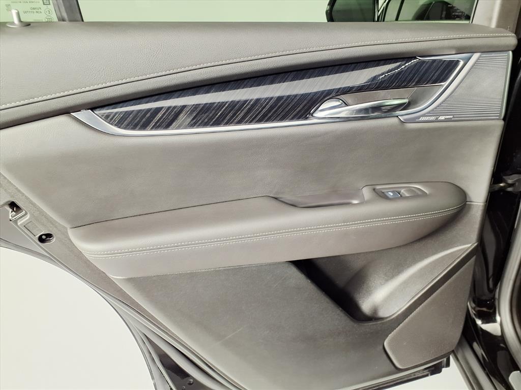 used 2025 Cadillac XT6 car, priced at $34,995