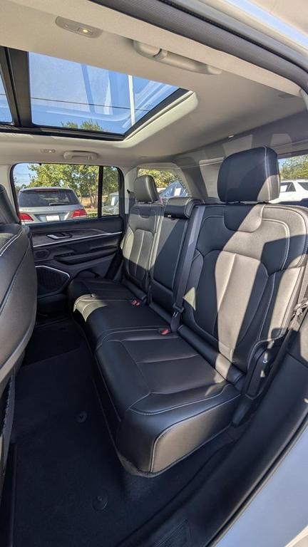 used 2023 Jeep Grand Cherokee car, priced at $32,997