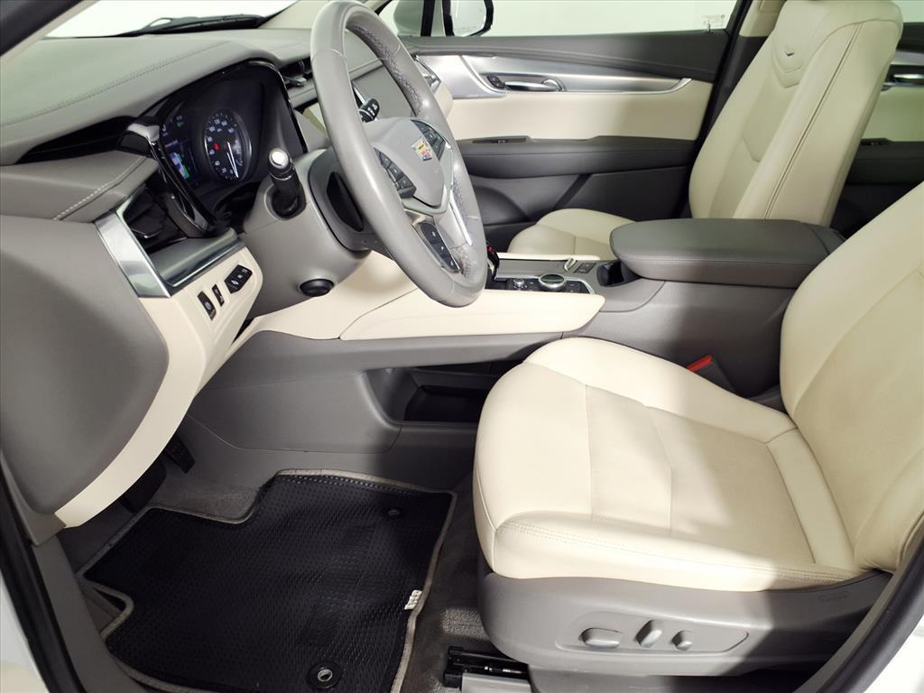 used 2022 Cadillac XT5 car, priced at $31,983