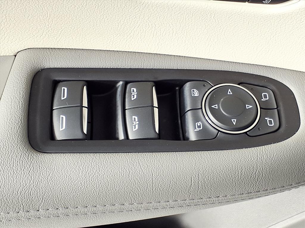 used 2022 Cadillac XT5 car, priced at $31,983