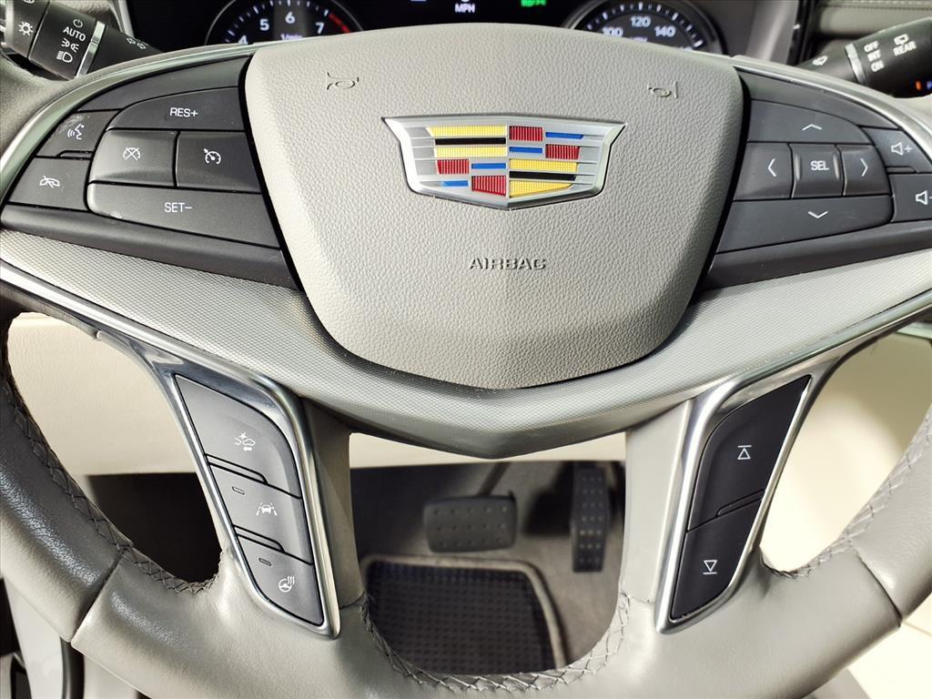 used 2022 Cadillac XT5 car, priced at $31,983