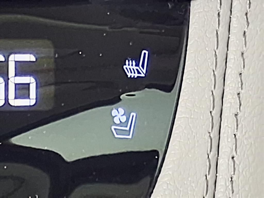 used 2022 Cadillac XT5 car, priced at $31,983