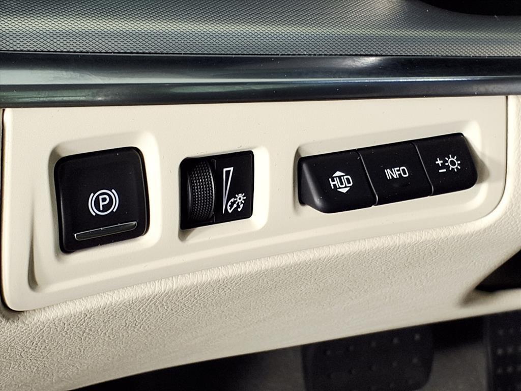 used 2022 Cadillac XT5 car, priced at $31,983