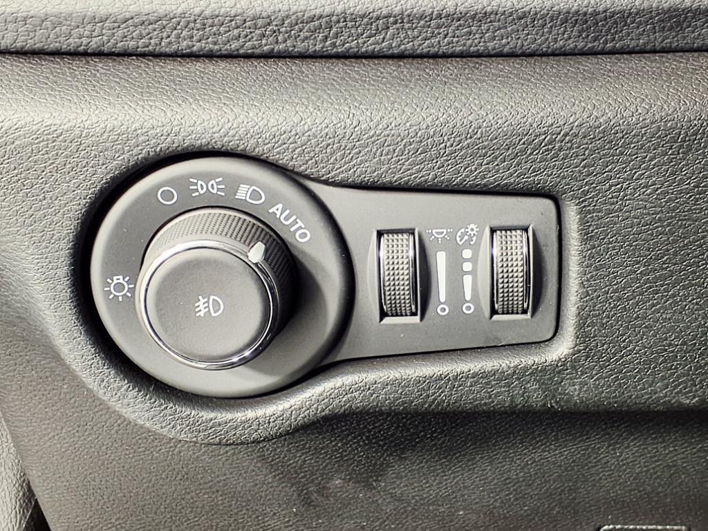 used 2024 Chrysler Pacifica car, priced at $27,998