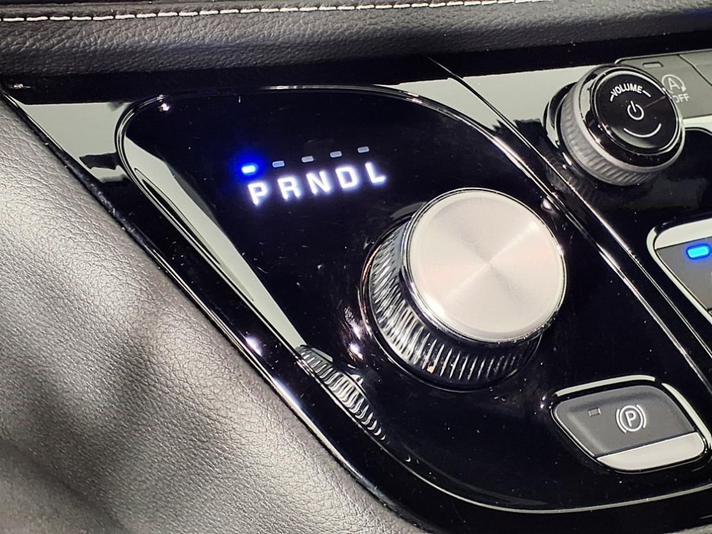 used 2024 Chrysler Pacifica car, priced at $27,998